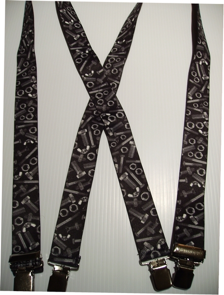 NUTS AND BOLTS 1 1/2"X54" Black Color. Suspenders with 4 strong 1"x 1" Grips and 2 Length Adjusters in the front, all in NICKEL FINISH. Entirely Stretchable Cotton/Polyester Material. Entirely Stretchable Cotton/Polyester Material. UB220N54NBBK